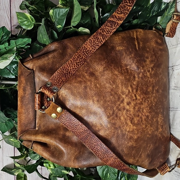 Vintage 1970s Leather Flap Closure Drawstring Backpack  Day Backpack Carry On - Picture 5 of 13